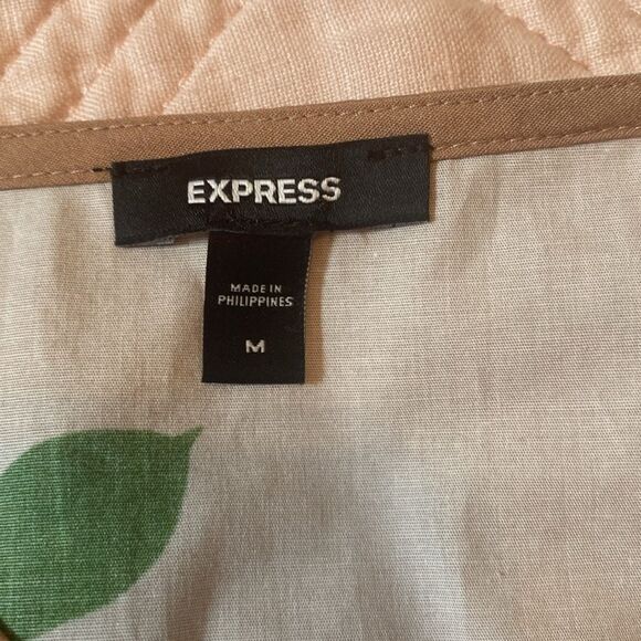 NWOT Express Top (size medium) - Picture 8 of 9
